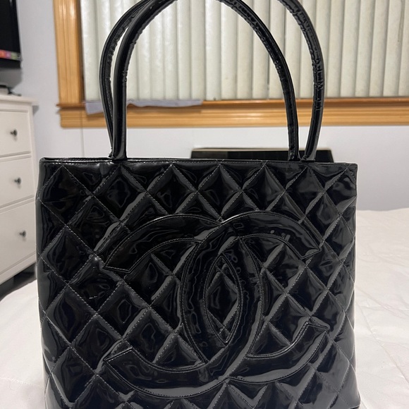 Chanel Patent Medallion Tote - Picture 11 of 11